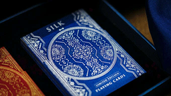 6104-silk-playing-cards-classic-boxset-1.jpg