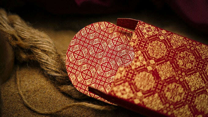 6104-silk-playing-cards-classic-boxset-1.jpg