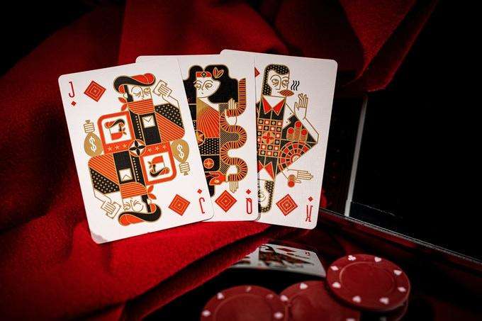 6122-sin-city-playing-cards-uspcc-1.jpg