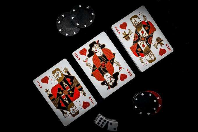 6122-sin-city-playing-cards-uspcc-1.jpg