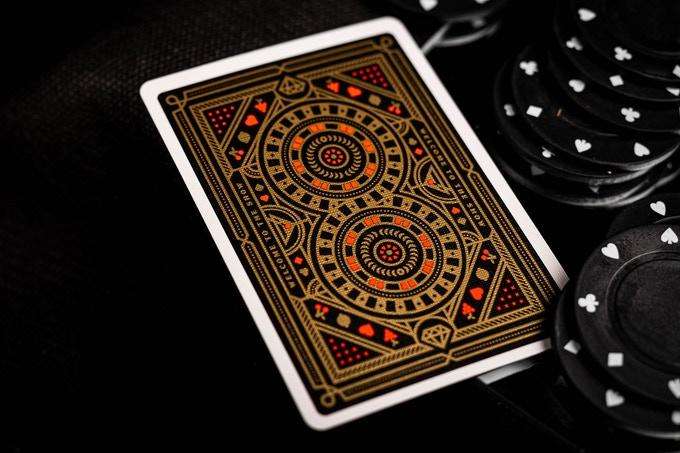 6122-sin-city-playing-cards-uspcc-1.jpg
