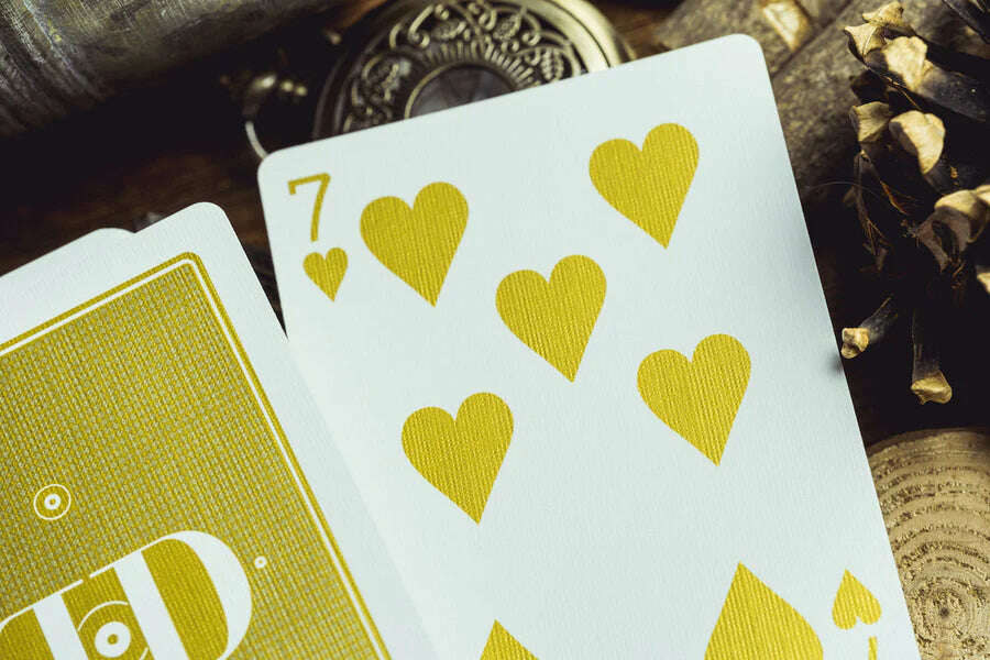 6211-smoke-mirrors-v9-gold-deluxe-playing-cards-uspcc-1.webp