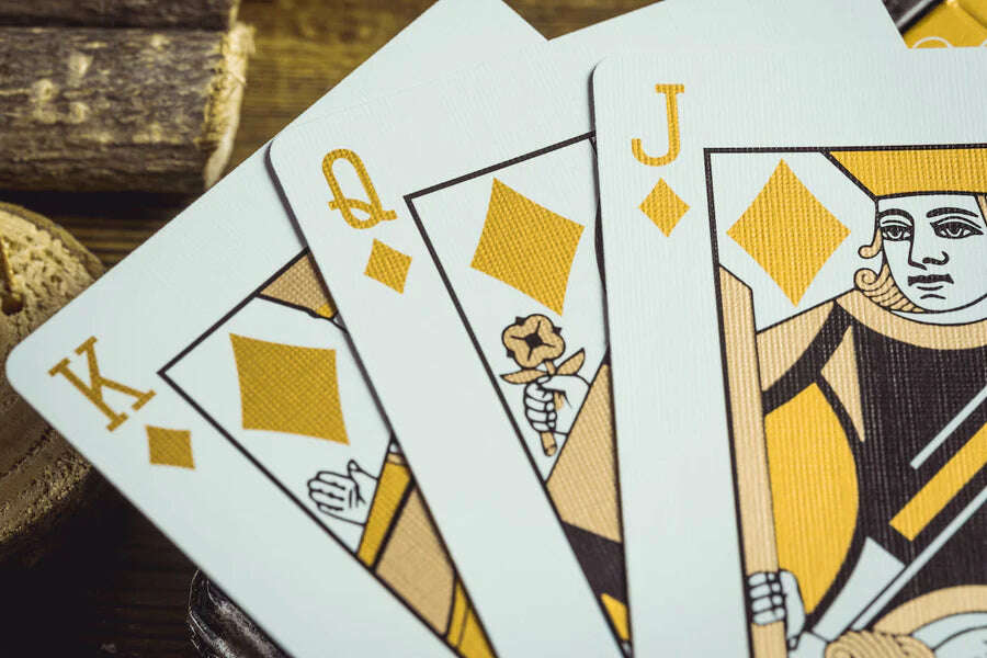 6212-smoke-mirrors-v9-gold-playing-cards-uspcc-1.jpg