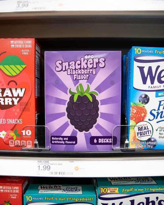 6226-snackers-blackberry-6-deck-box-1.jpg