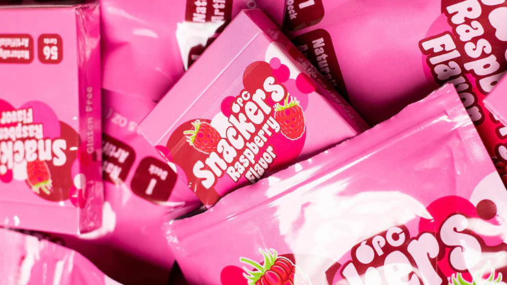 6230-snackers-raspberry-playing-cards-uspcc-1.jpg
