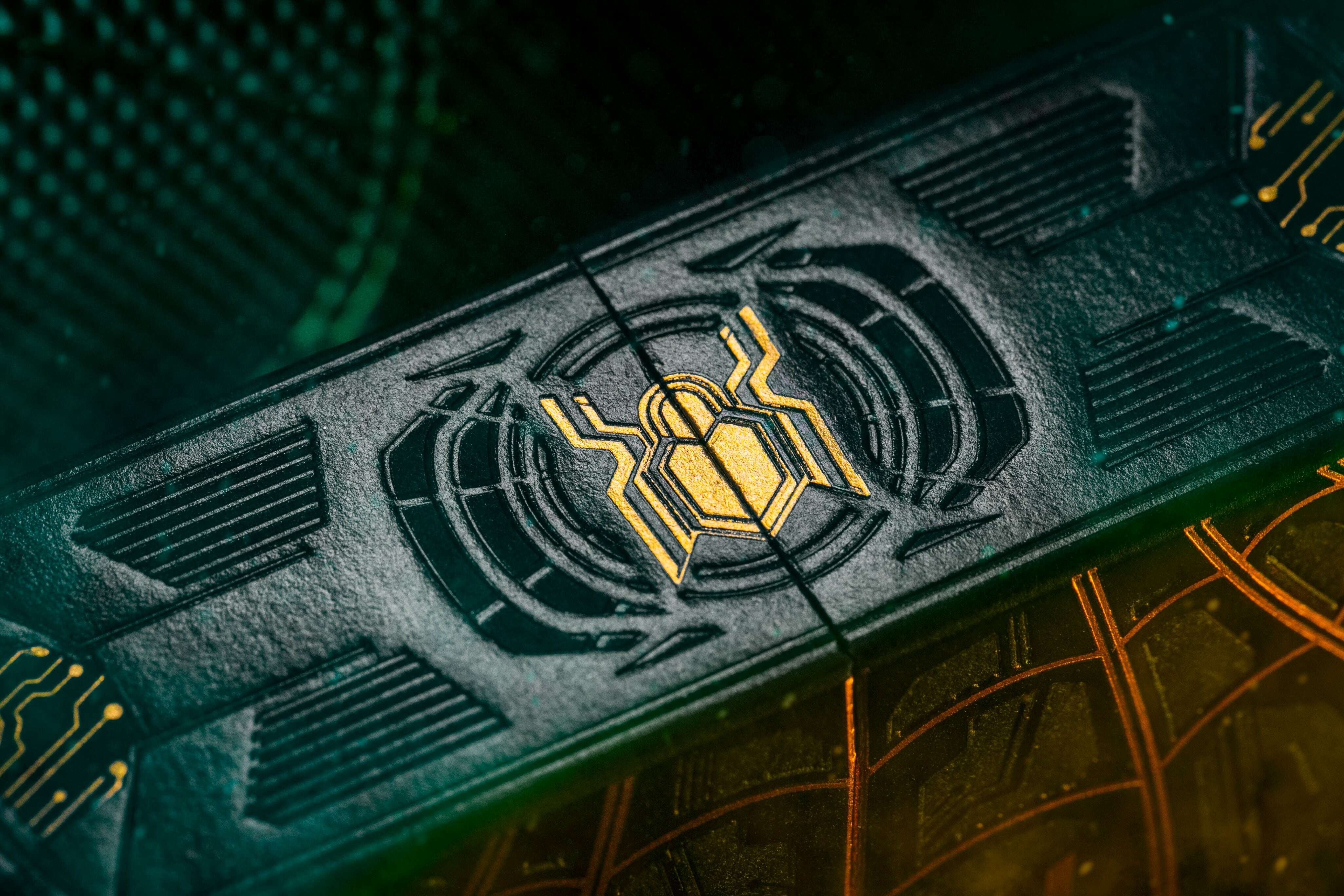 6365-spider-man-black-gold-playing-cards-1.jpg