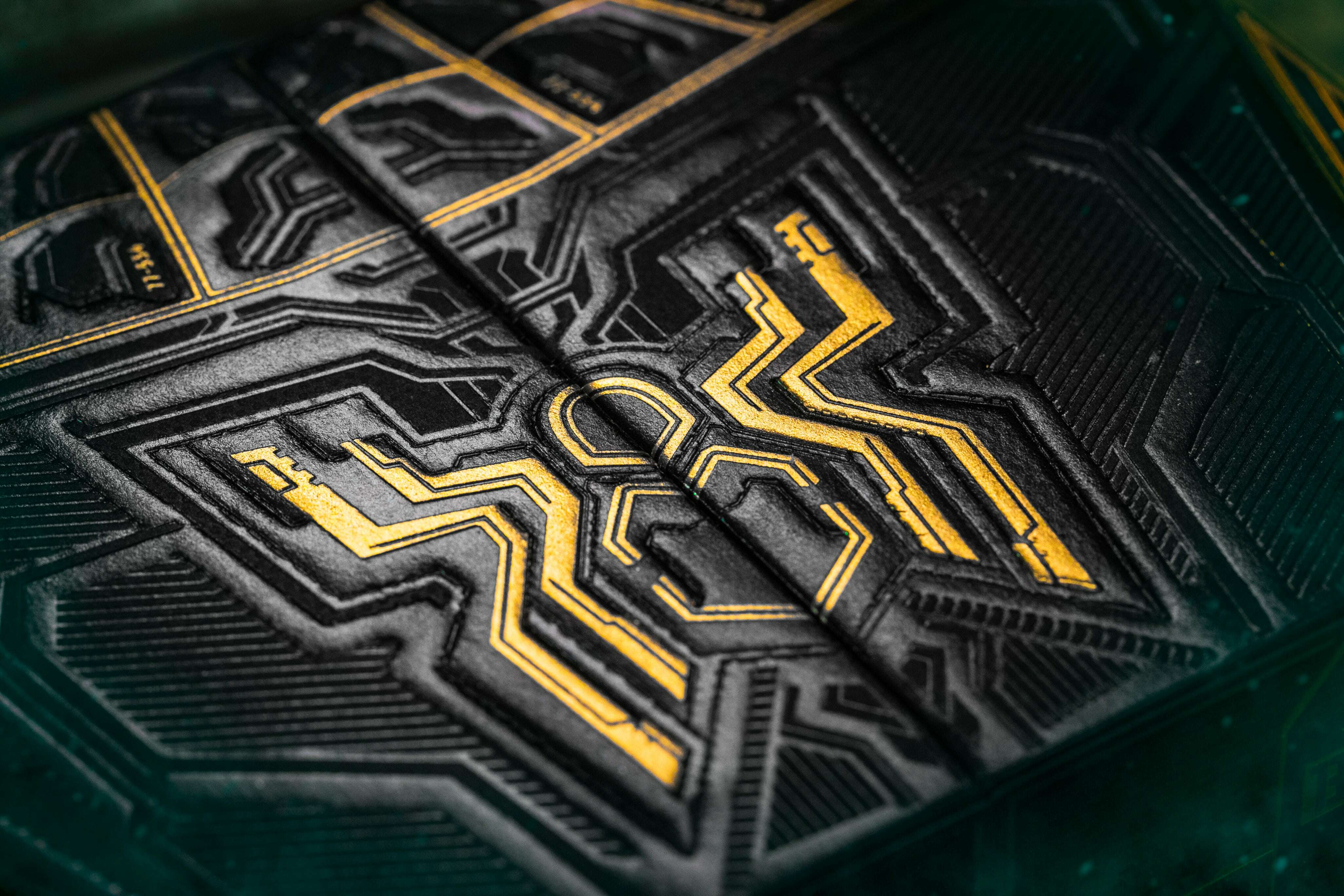 6365-spider-man-black-gold-playing-cards-1.jpg