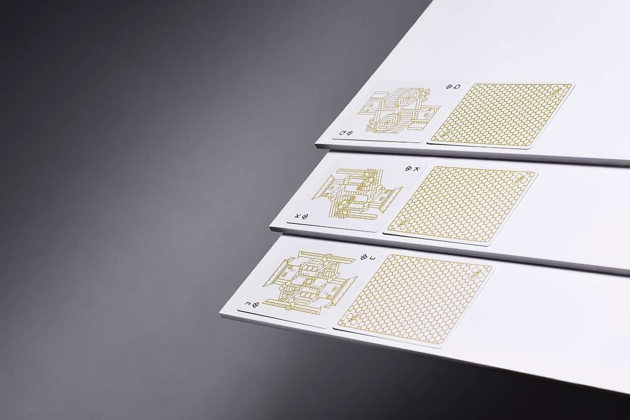 6589-super-bees-playing-cards-cartamundi-1.webp