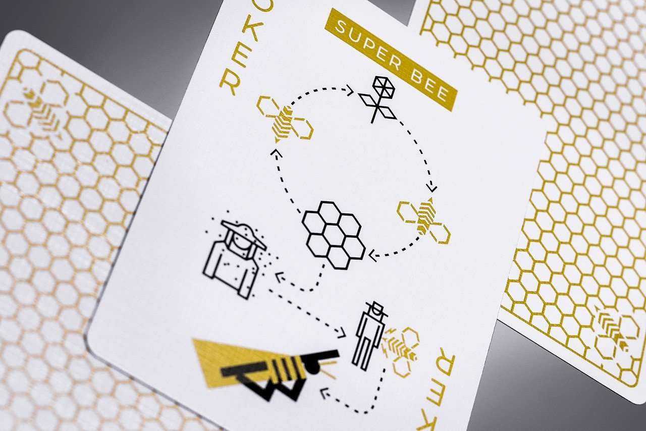 6589-super-bees-playing-cards-cartamundi-1.webp