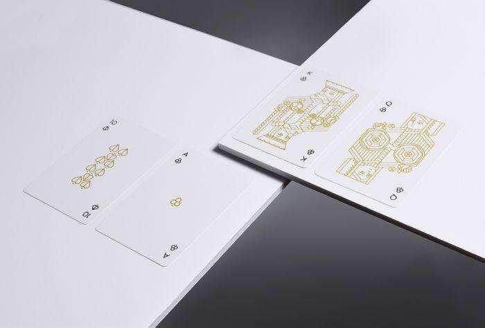 6590-super-bees-v2-playing-cards-cartamundi-1.webp