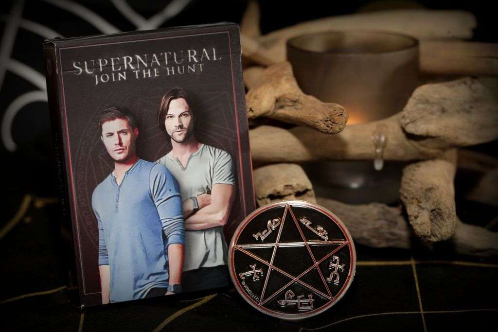 6624-supernatural-playing-cards-and-devil-s-trap-coin-1.webp