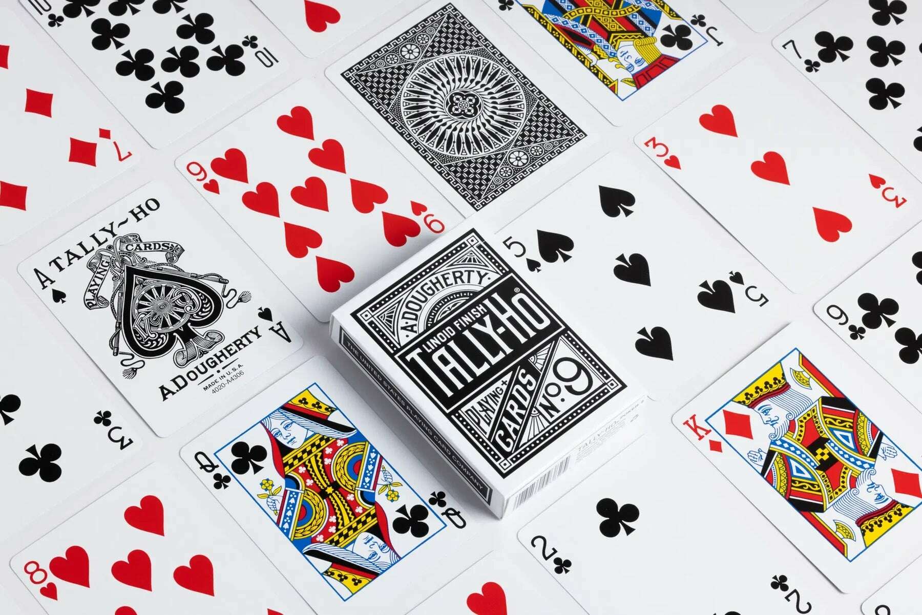 6717-tally-ho-signature-black-playing-cards-1.jpg