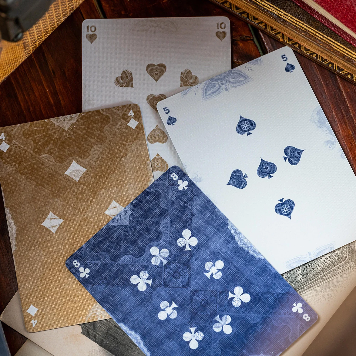 6883-the-crossed-keys-society-chateau-luxe-belgium-npcc-1.webp