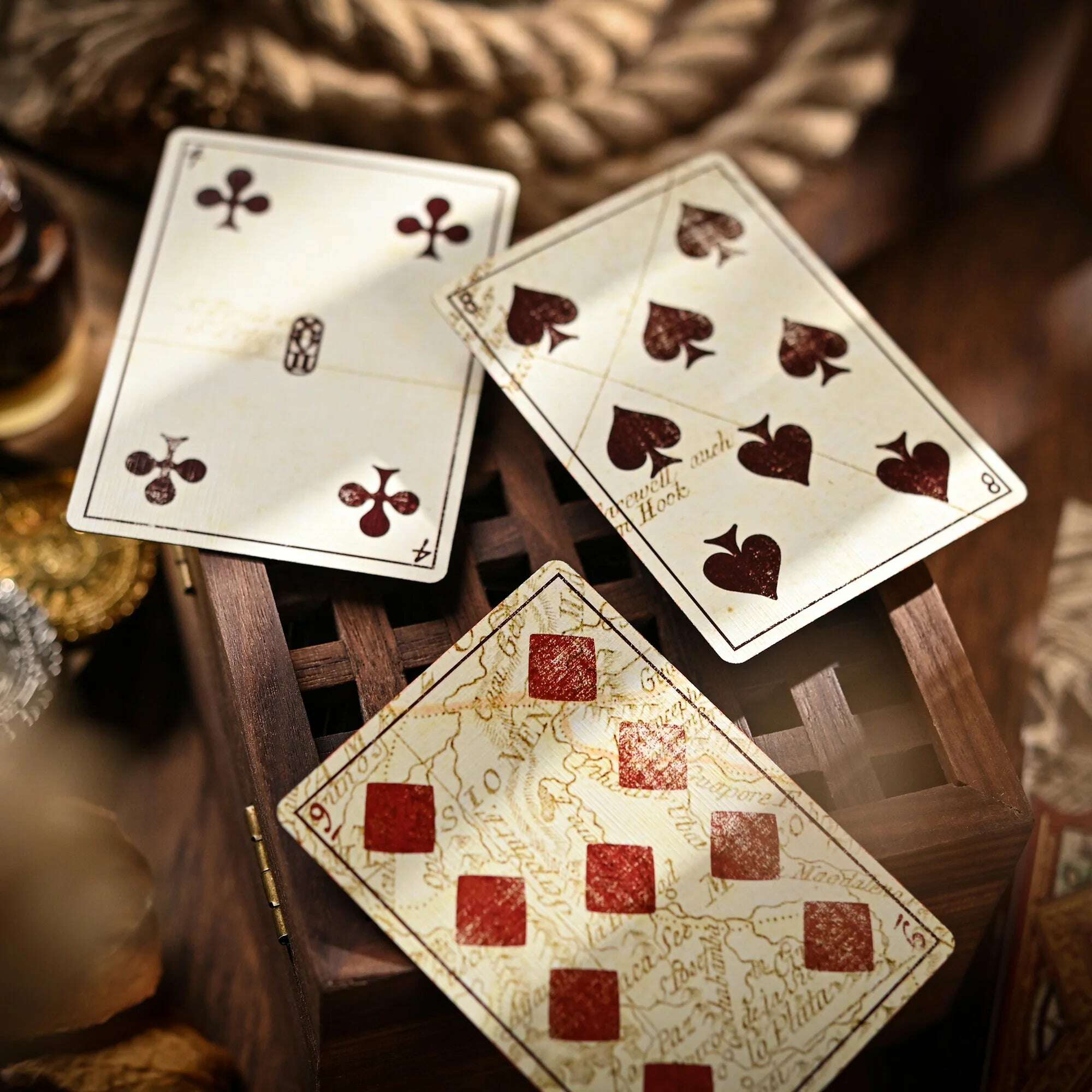 6916-the-eye-of-the-ocean-intrepid-playing-cards-cartamundi-1.jpg