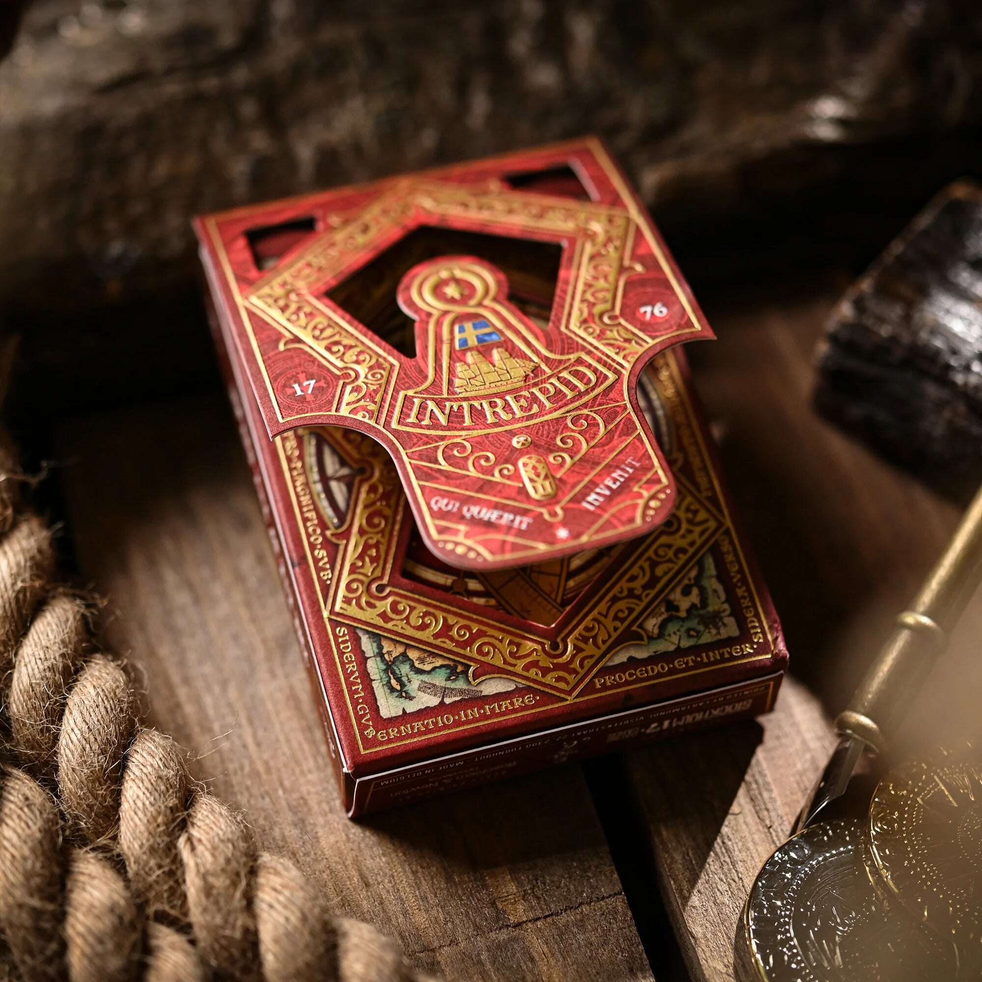 6916-the-eye-of-the-ocean-intrepid-playing-cards-cartamundi-1.jpg