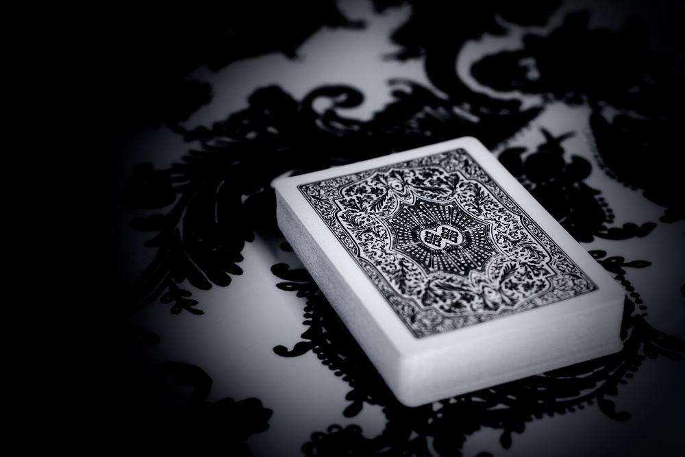 710-arrco-white-playing-cards-uspcc-1.jpg