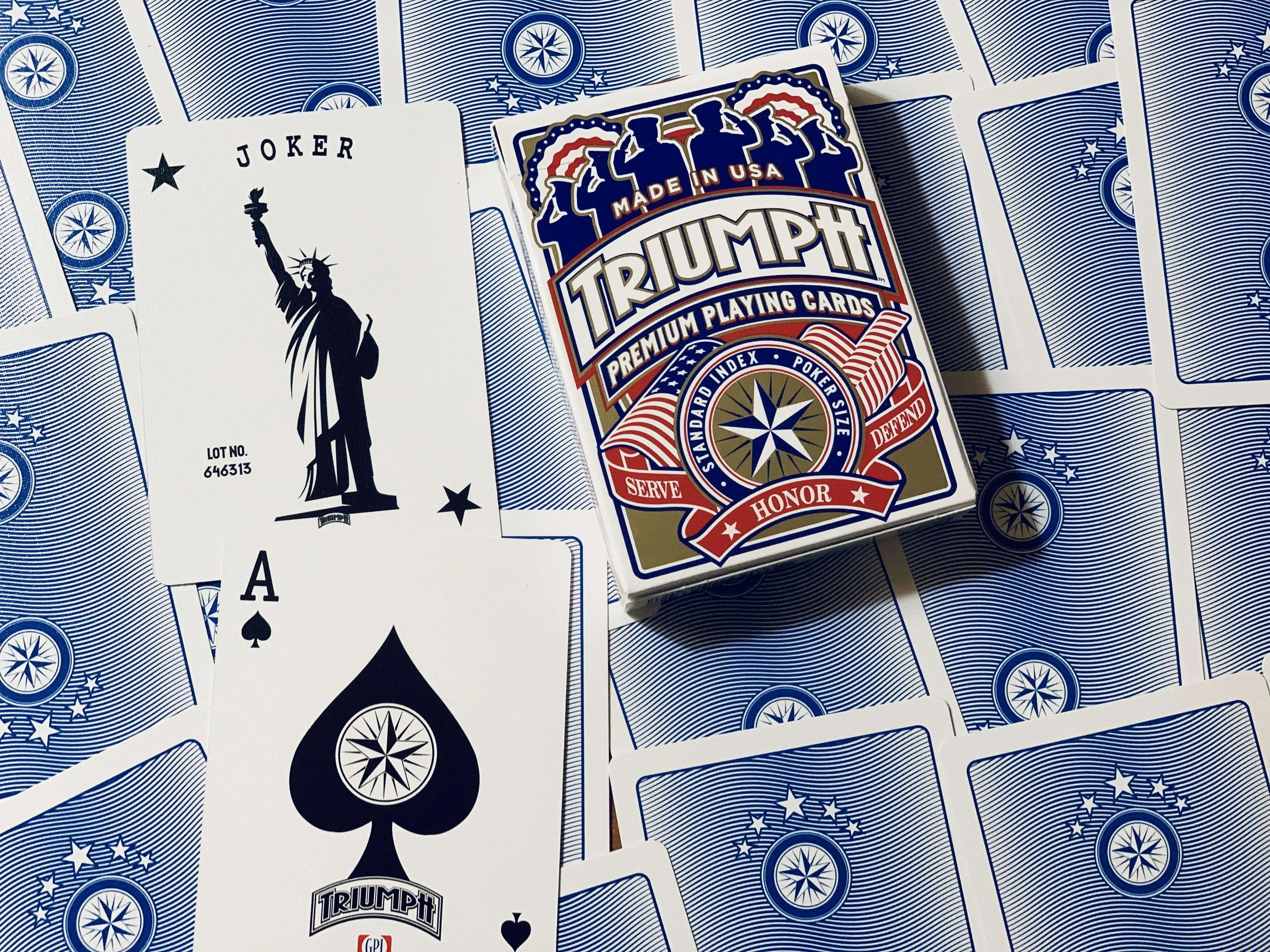 7283-triumph-premium-playing-cards-gpi-1.jpg