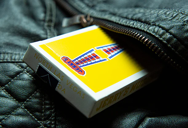 7552-vintage-feel-jerry-s-nugget-v2-yellow-playing-cards-epcc-1.webp