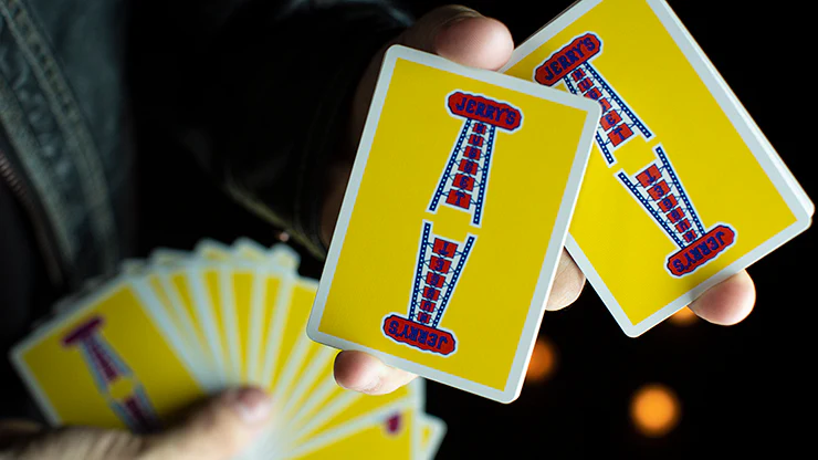 7552-vintage-feel-jerry-s-nugget-v2-yellow-playing-cards-epcc-1.webp