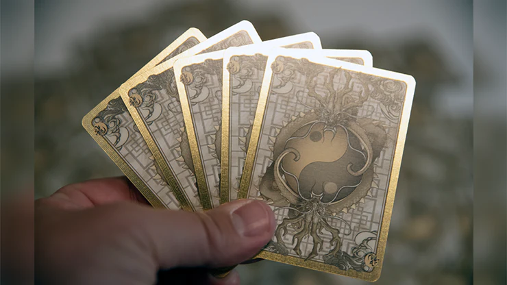 7622-war-of-the-realms-fera-special-edition-playing-cards-1.webp