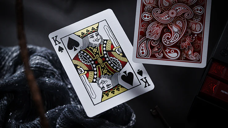 7767-wonder-playing-cards-scarlet-edition-by-wondercraft-1.webp