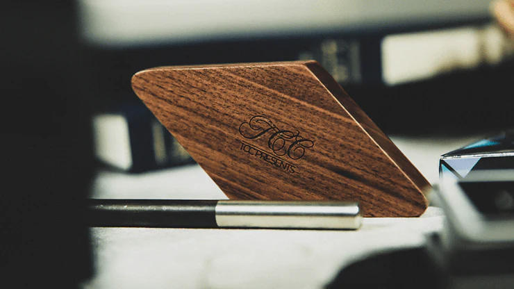 7781-wooden-support-playing-card-display-stand-1.webp