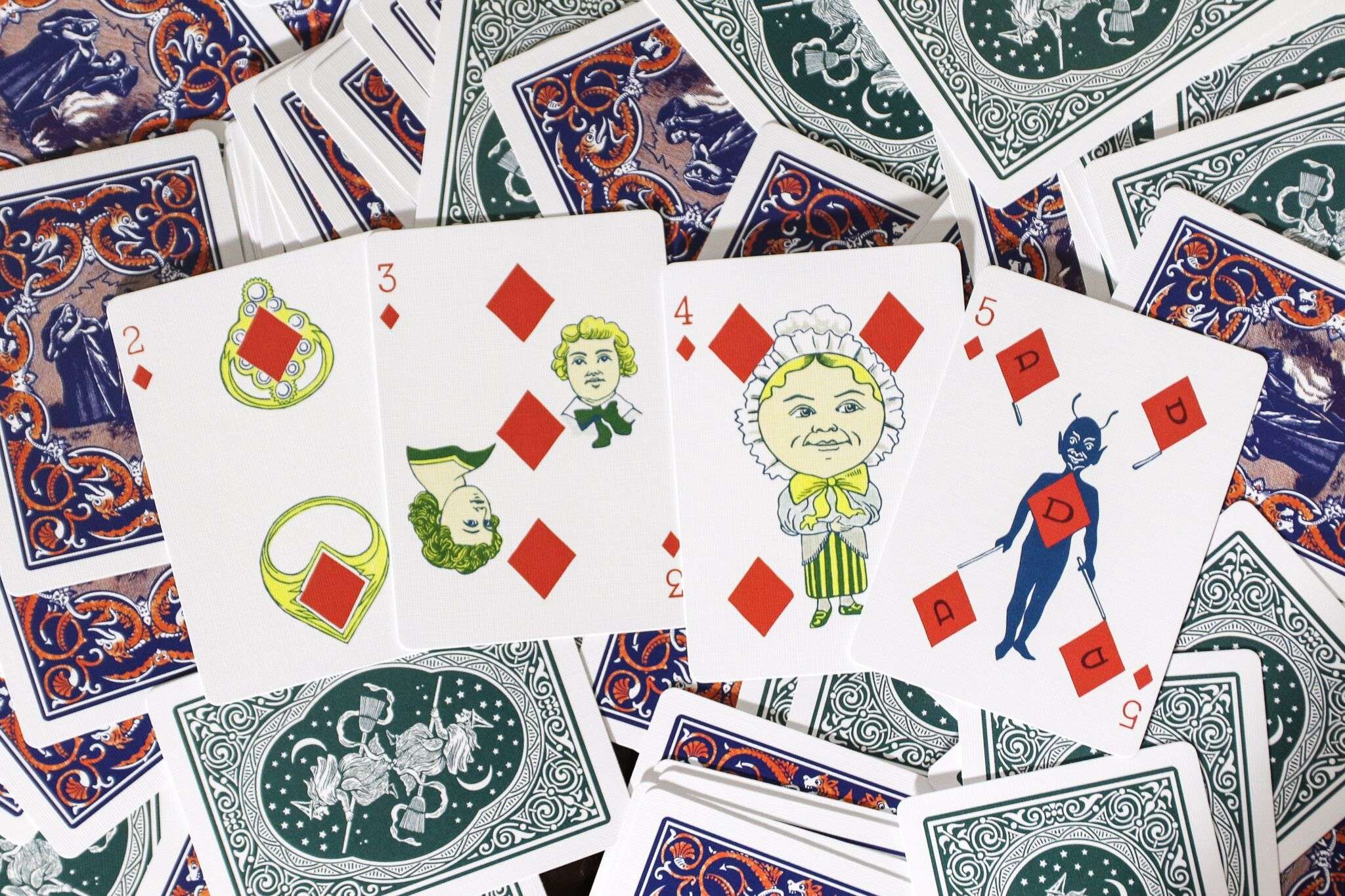 7835-ye-witches-gilded-fortune-cards-uspcc-1.jpg