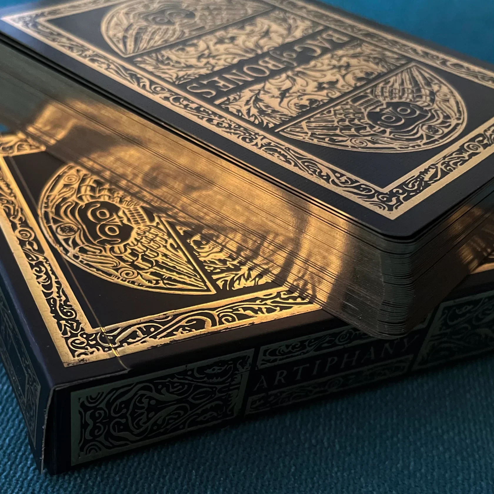 862-bag-of-bones-playing-cards-premium-gold-silver-edition-w-double-deck-box-set-1.webp