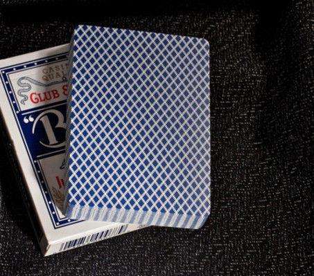 910-bee-jumbo-index-blue-playing-cards-casino-quality-1.webp