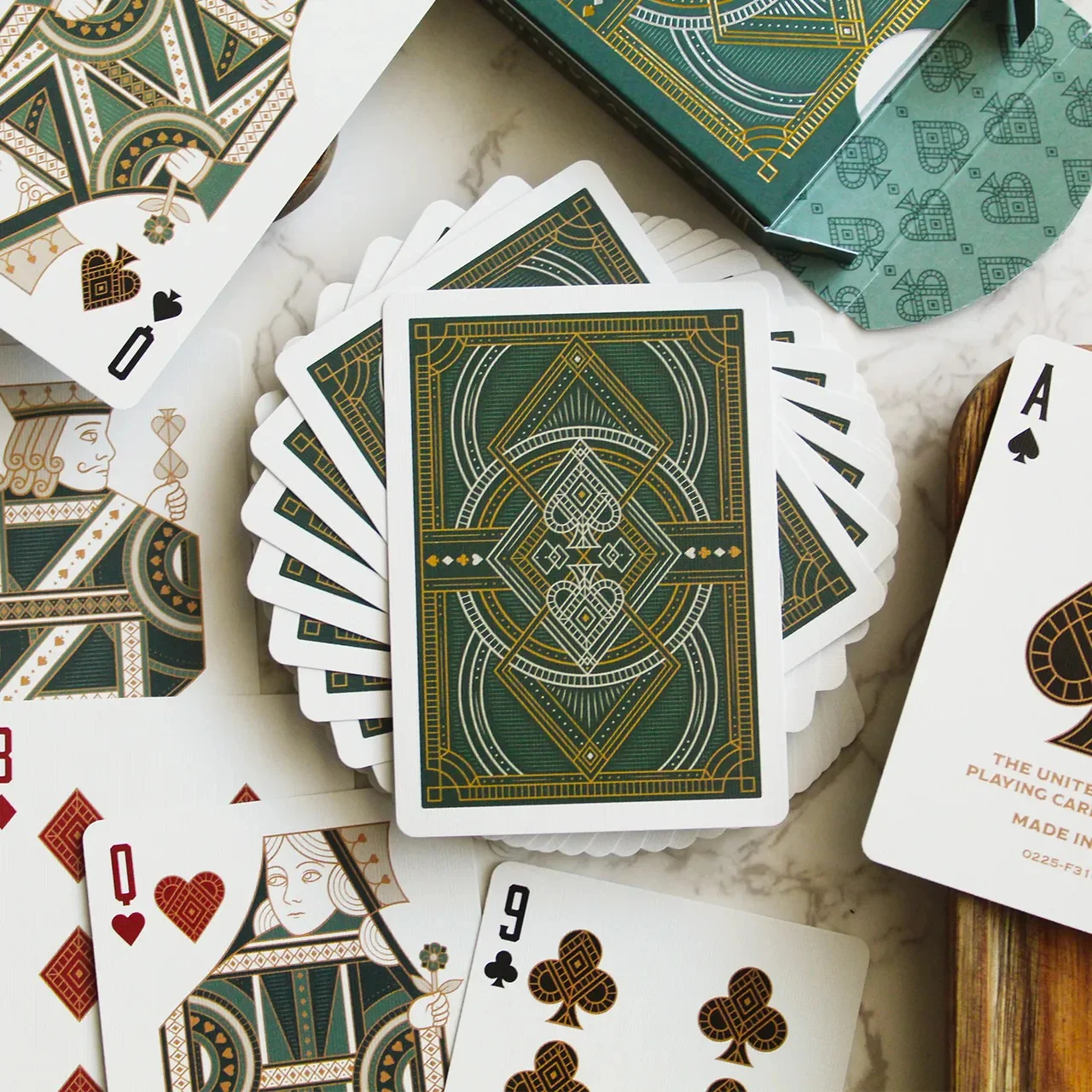 974-bicycle-byzantine-playing-cards-opulence-meets-antiquity-1.webp